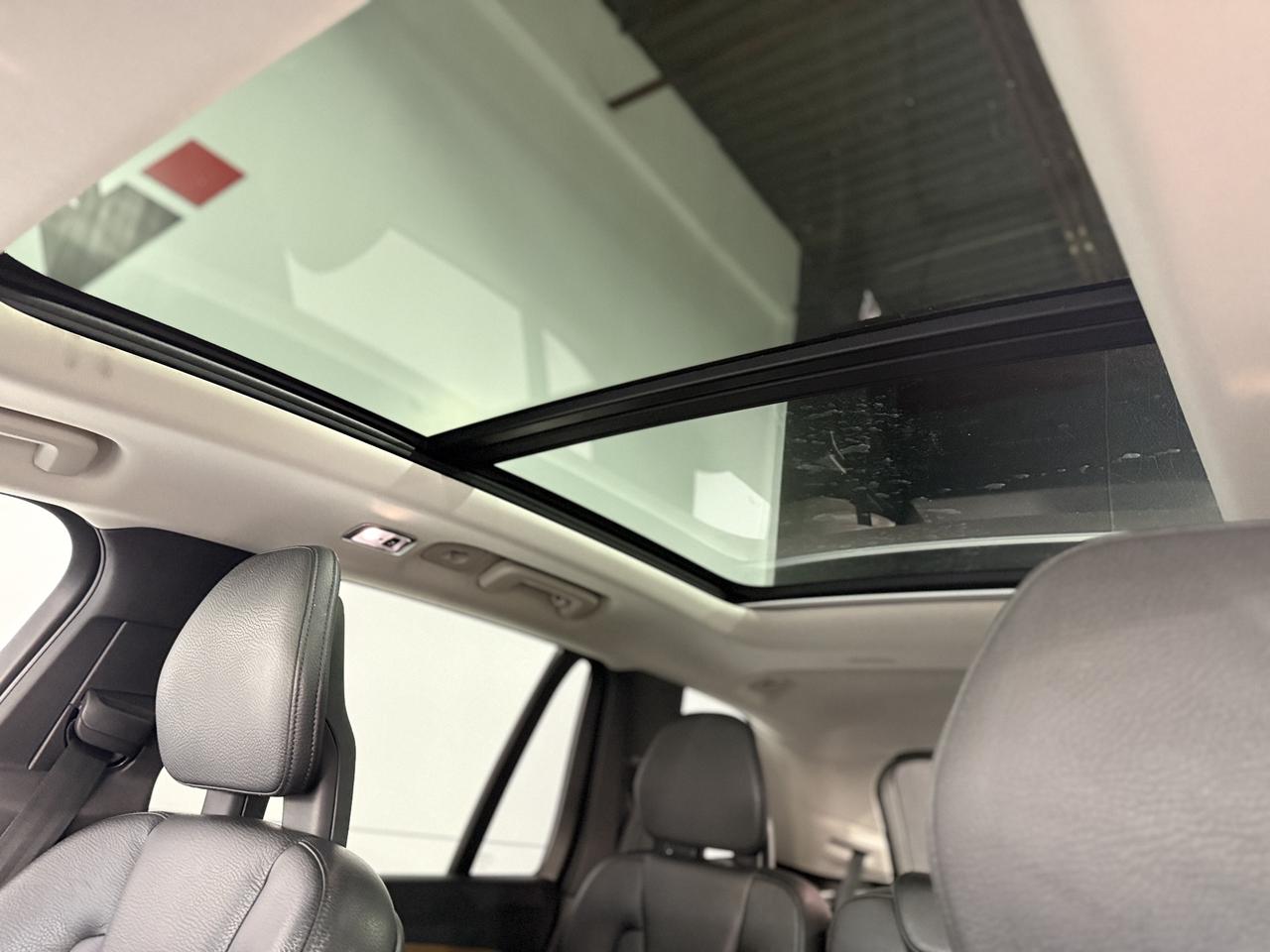 2021 Volvo XC90 T6 Momentum Photo