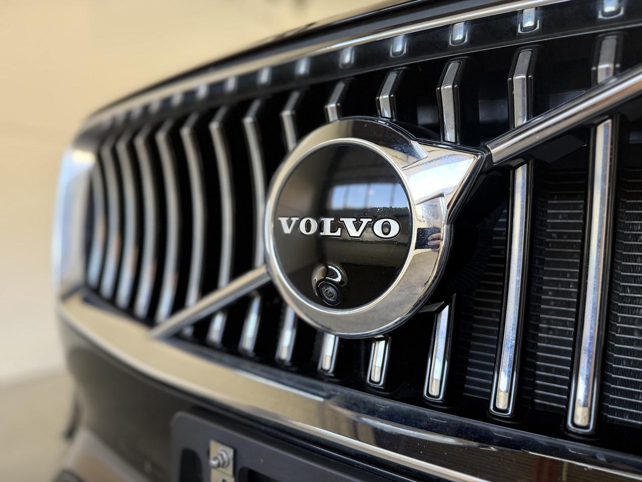 2021 Volvo XC90 T6 Momentum Photo