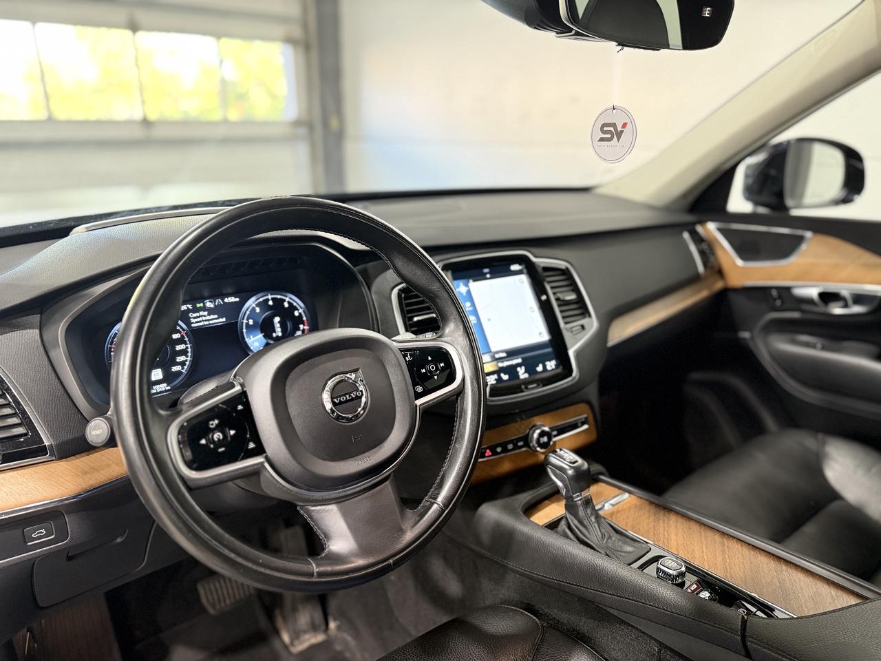2021 Volvo XC90 T6 Momentum Photo