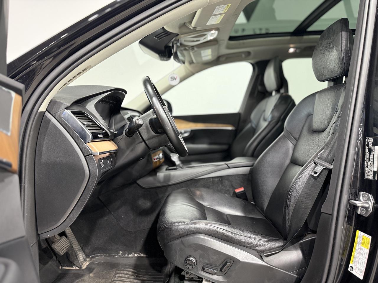 2021 Volvo XC90 T6 Momentum Photo