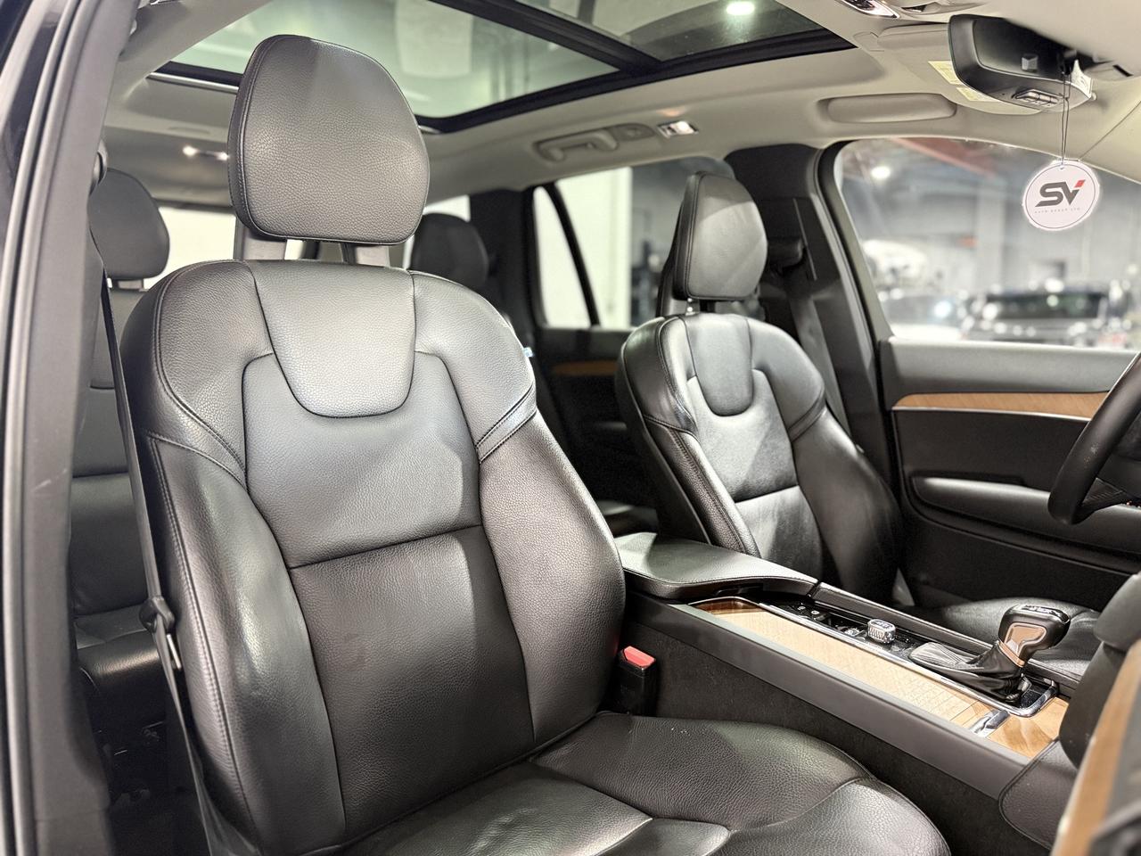 2021 Volvo XC90 T6 Momentum Photo