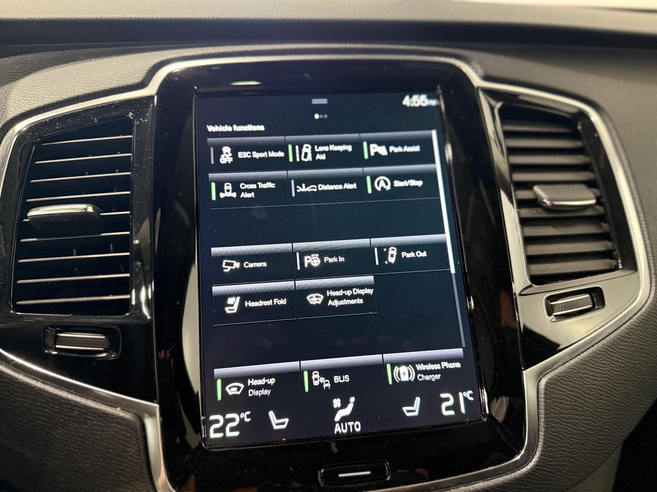 2021 Volvo XC90 T6 Momentum Photo