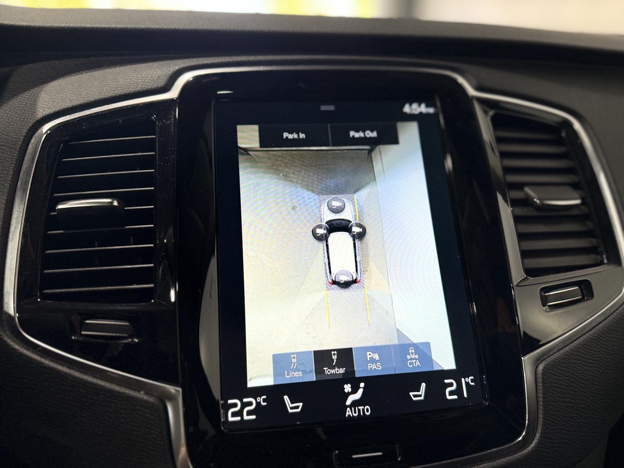 2021 Volvo XC90 T6 Momentum Photo