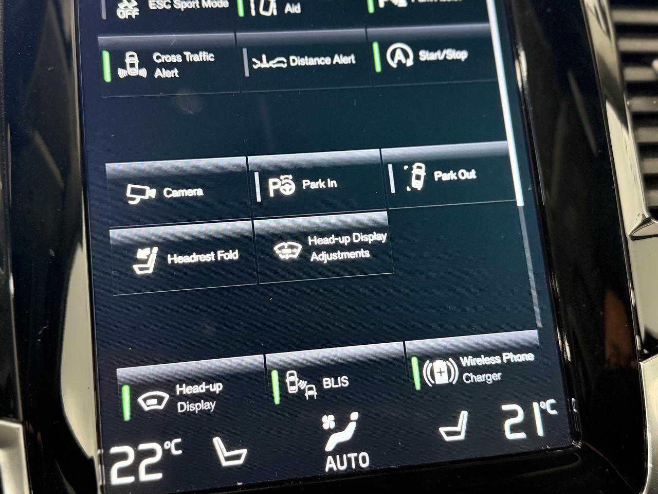 2021 Volvo XC90 T6 Momentum Photo