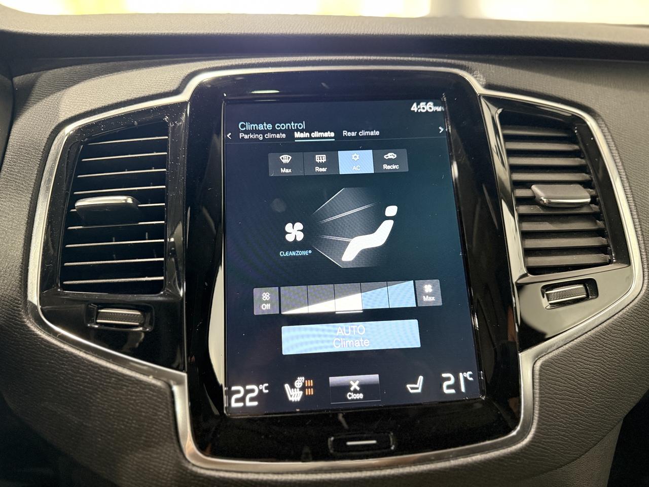 2021 Volvo XC90 T6 Momentum Photo