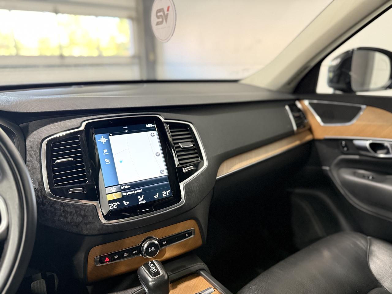 2021 Volvo XC90 T6 Momentum Photo