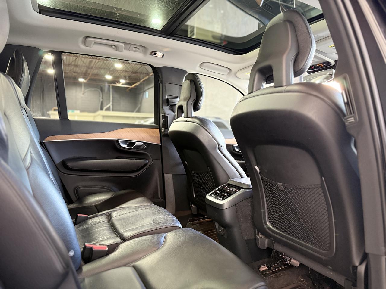 2021 Volvo XC90 T6 Momentum Photo