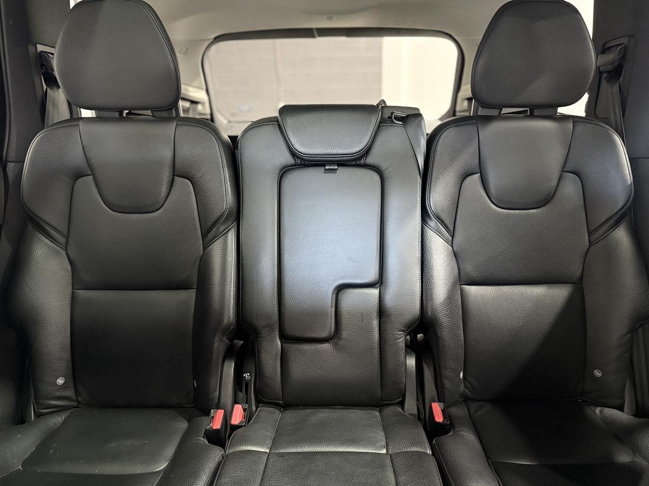 2021 Volvo XC90 T6 Momentum Photo