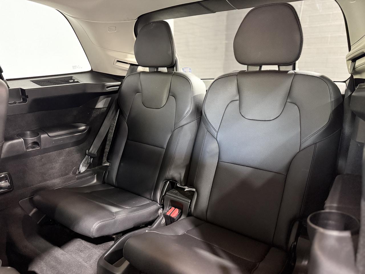 2021 Volvo XC90 T6 Momentum Photo