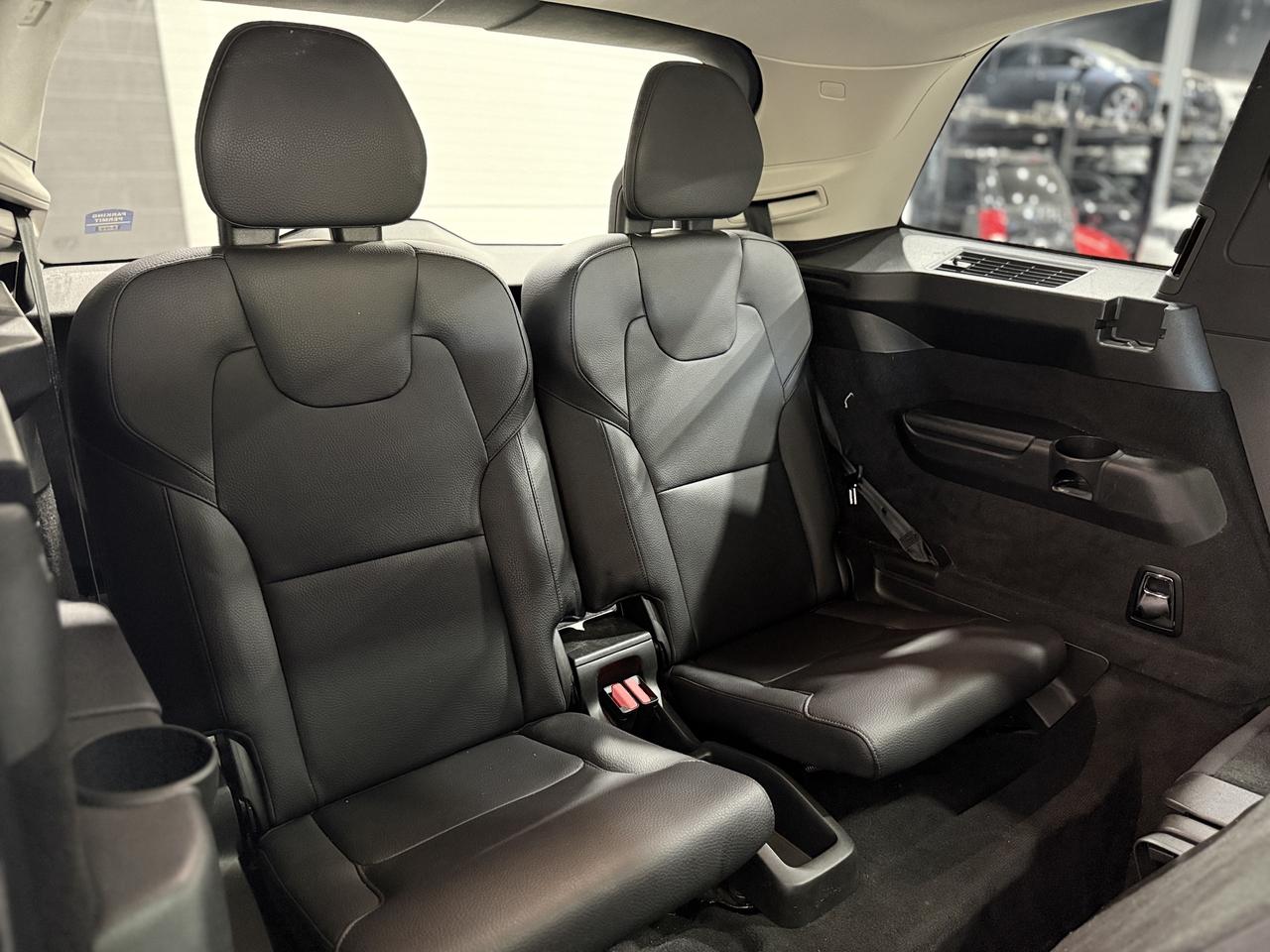 2021 Volvo XC90 T6 Momentum Photo