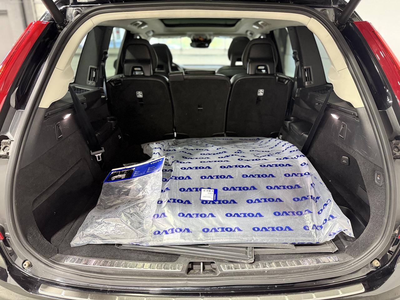 2021 Volvo XC90 T6 Momentum Photo