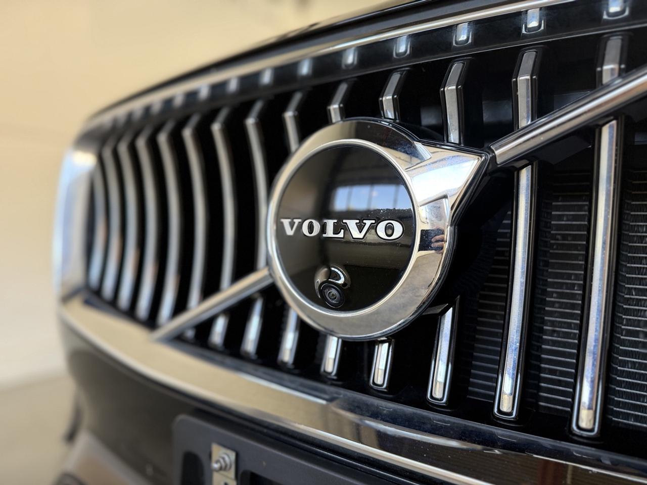 2021 Volvo XC90 T6 Momentum Photo
