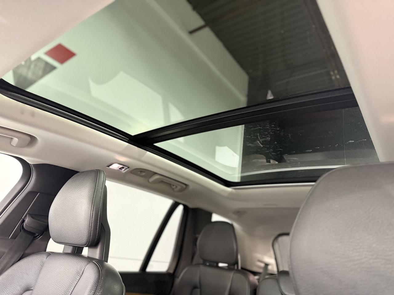 2021 Volvo XC90 T6 Momentum Photo