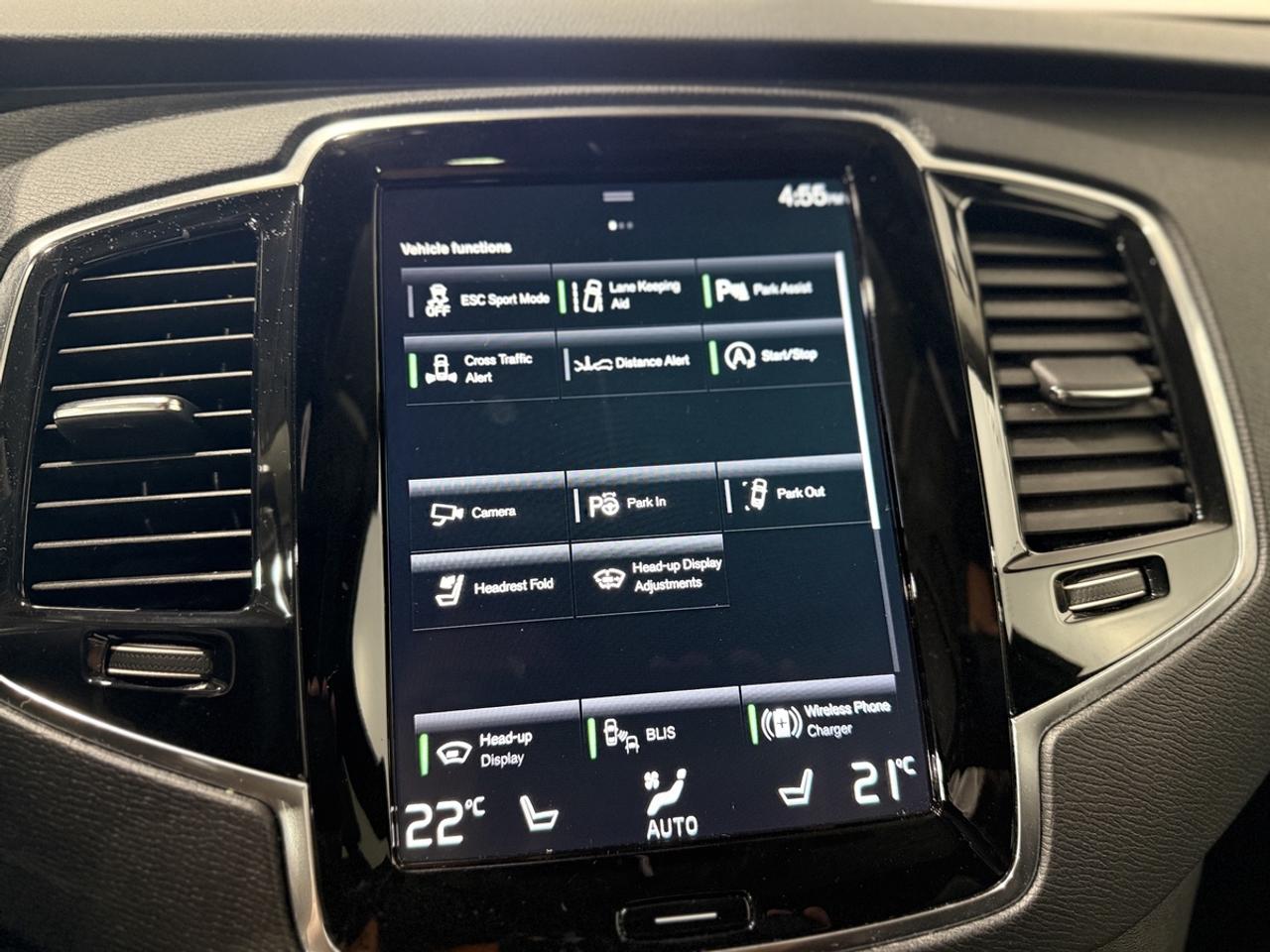 2021 Volvo XC90 T6 Momentum Photo