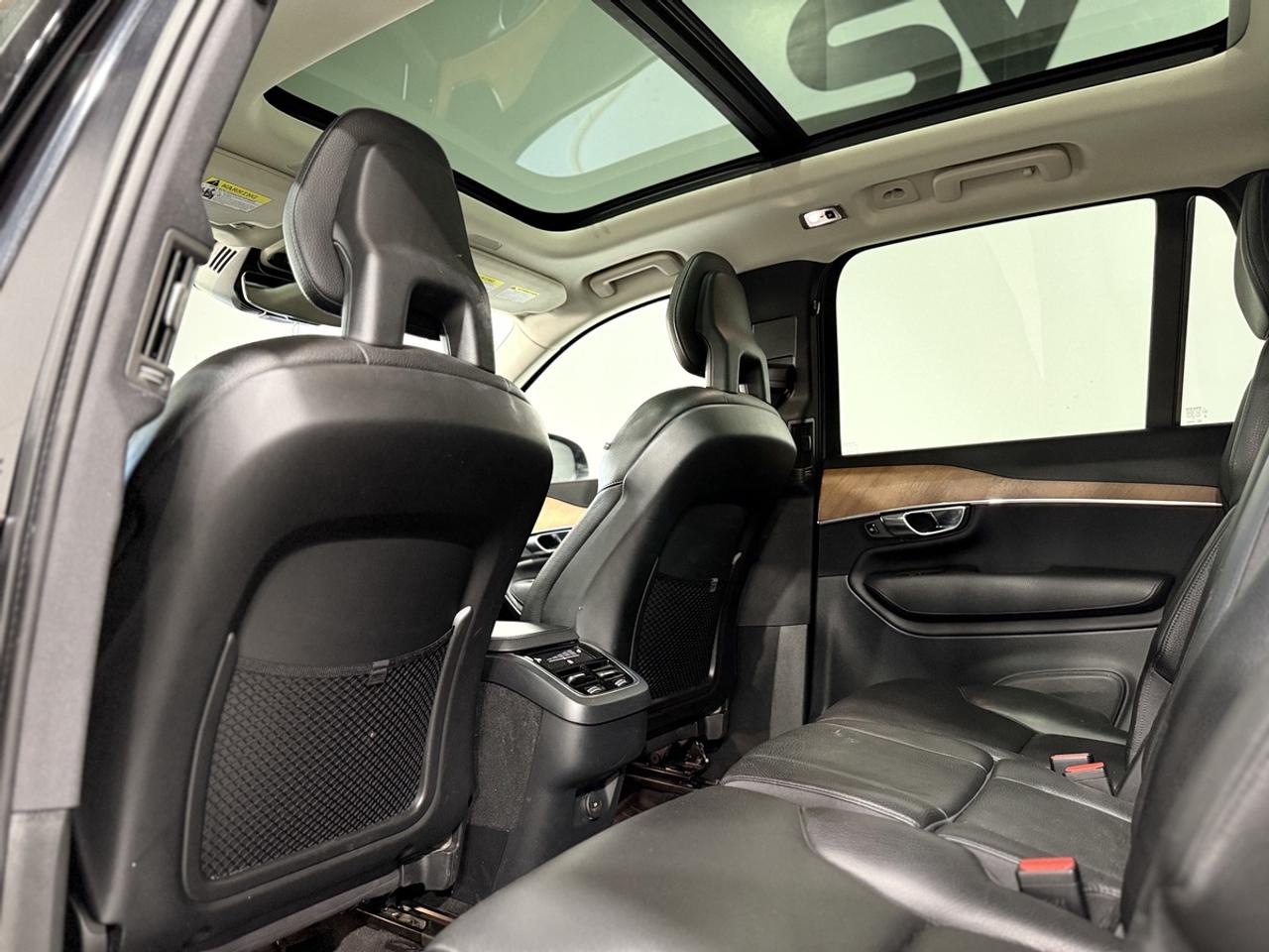 2021 Volvo XC90 T6 Momentum Photo
