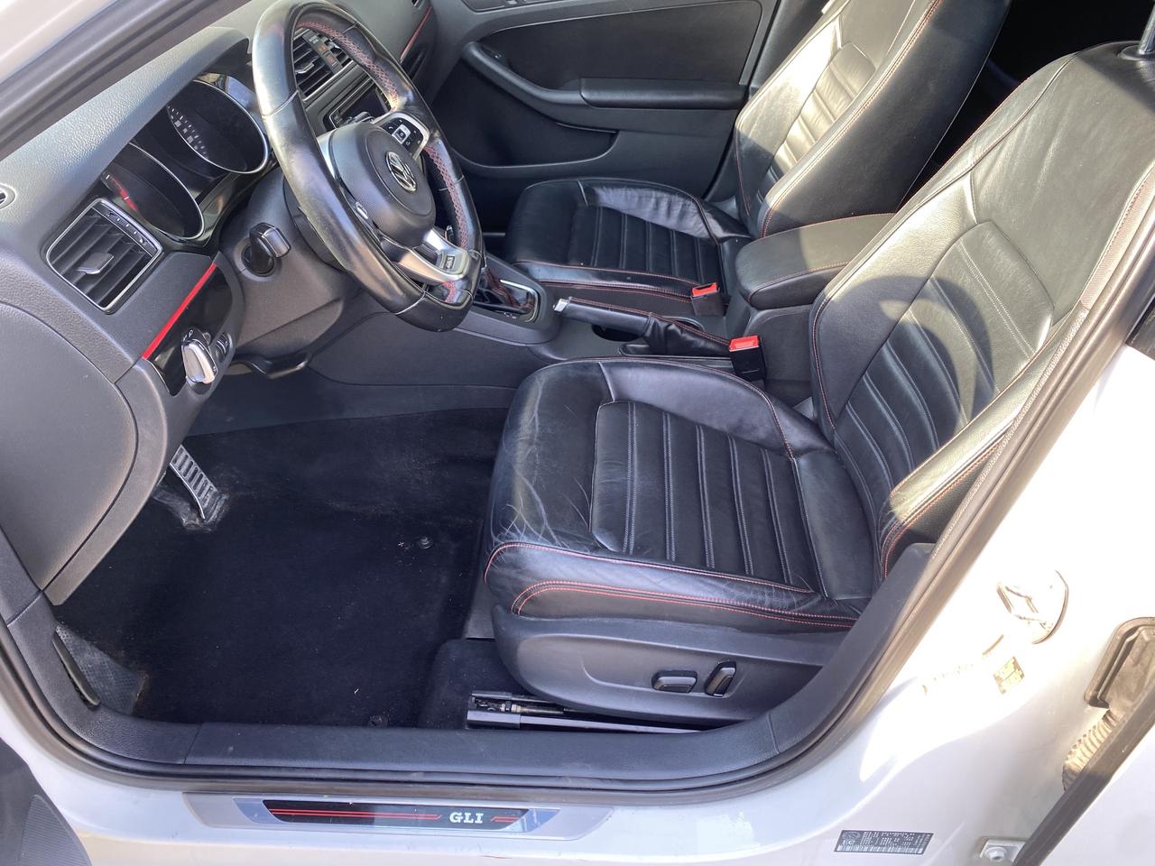 2017 Volkswagen Jetta GLI Photo3