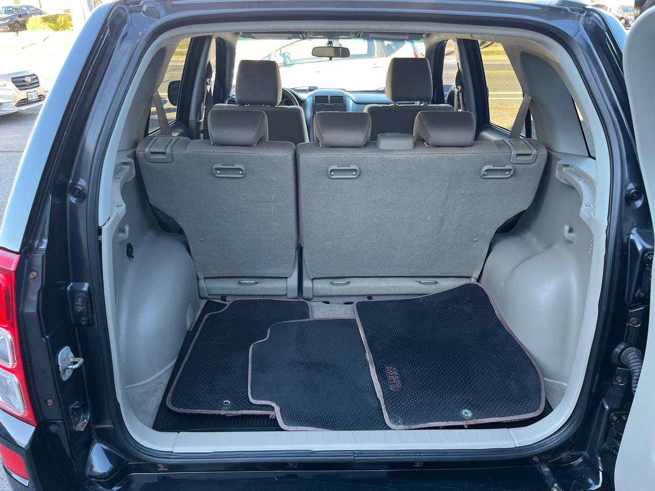 2010 Suzuki Grand Vitara Premium Photo