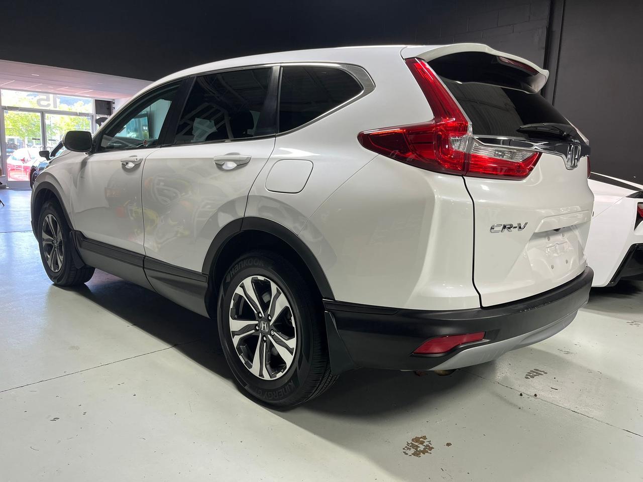 2019 Honda CR-V LX Photo2