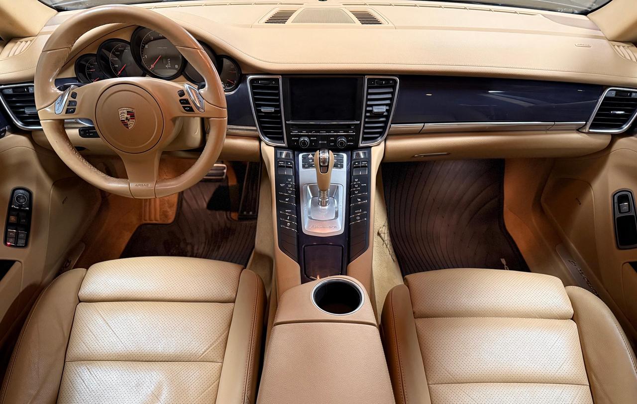 2012 Porsche Panamera 4/ONE OWNER/CLEAN CARFAX Photo4