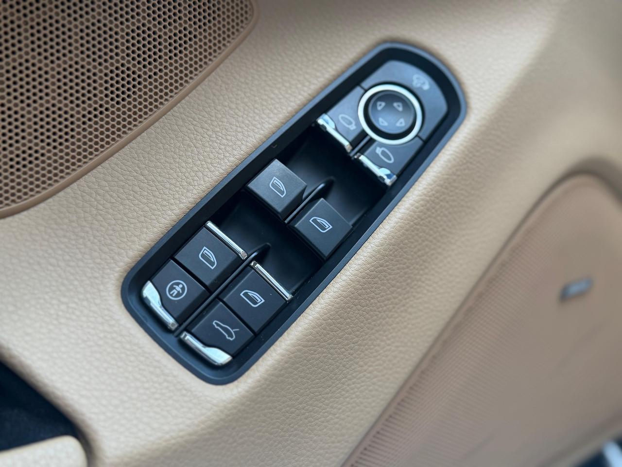 2012 Porsche Panamera 4/ONE OWNER/CLEAN CARFAX Photo