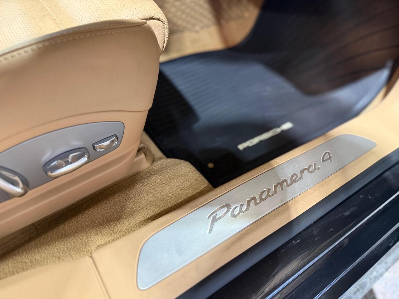 2012 Porsche Panamera 4/ONE OWNER/CLEAN CARFAX Photo