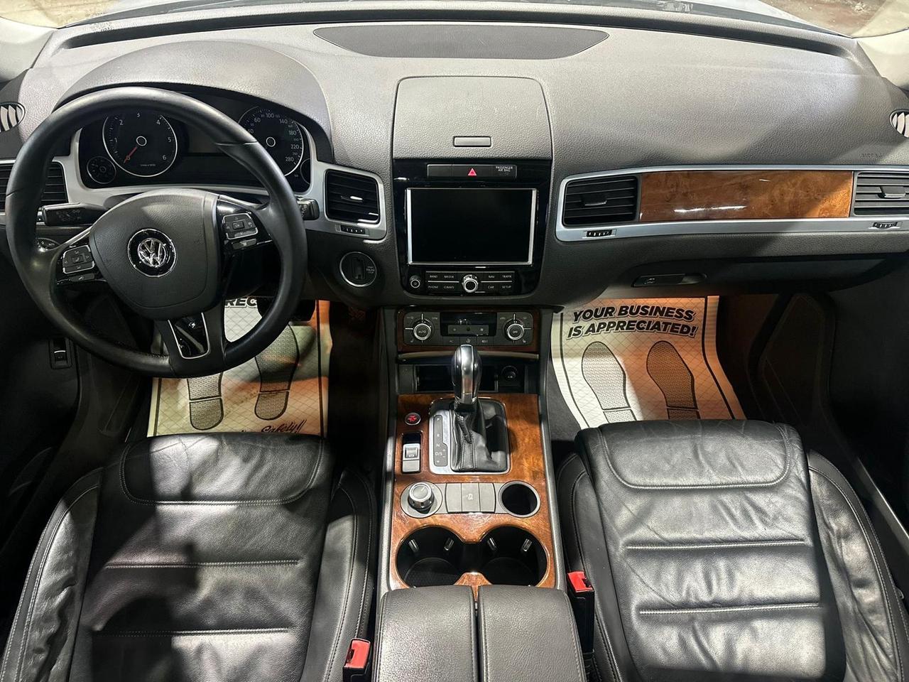 2013 Volkswagen Touareg DIESEL TDI/CLEAN CARRFAX/35+ SERVICE RECORDS/PANOR Photo