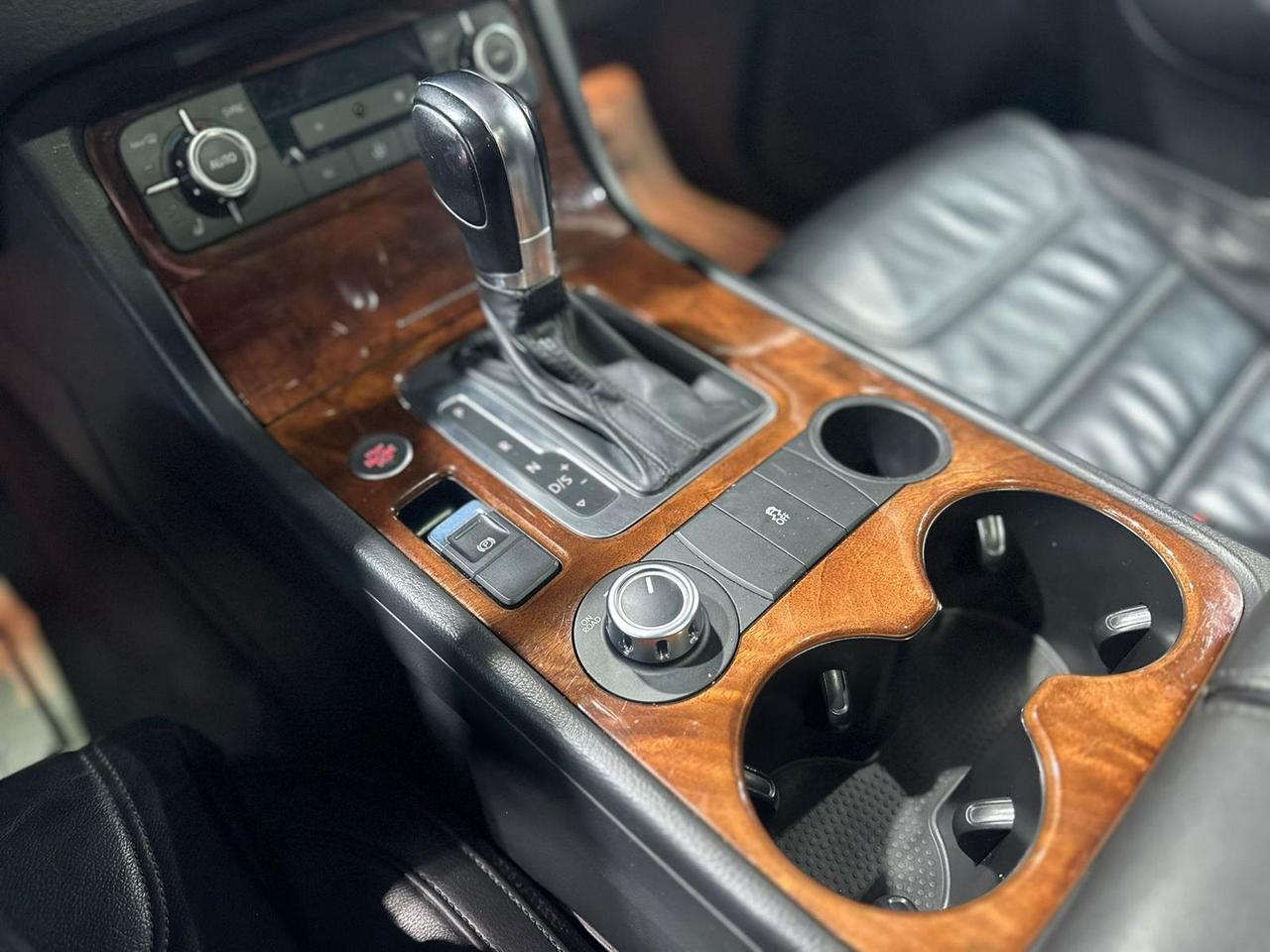 2013 Volkswagen Touareg DIESEL TDI/CLEAN CARRFAX/35+ SERVICE RECORDS/PANOR Photo