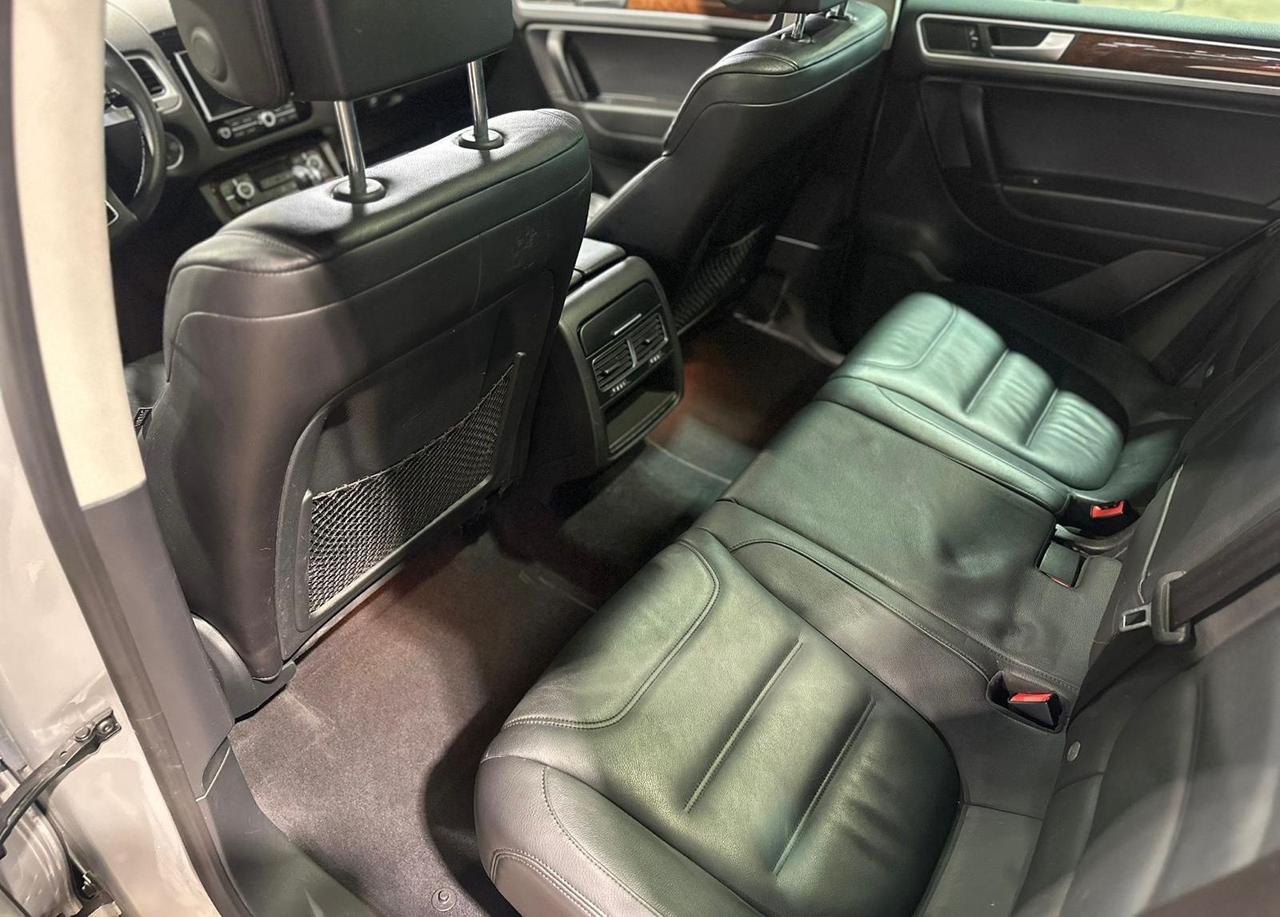 2013 Volkswagen Touareg DIESEL TDI/CLEAN CARRFAX/35+ SERVICE RECORDS/PANOR Photo