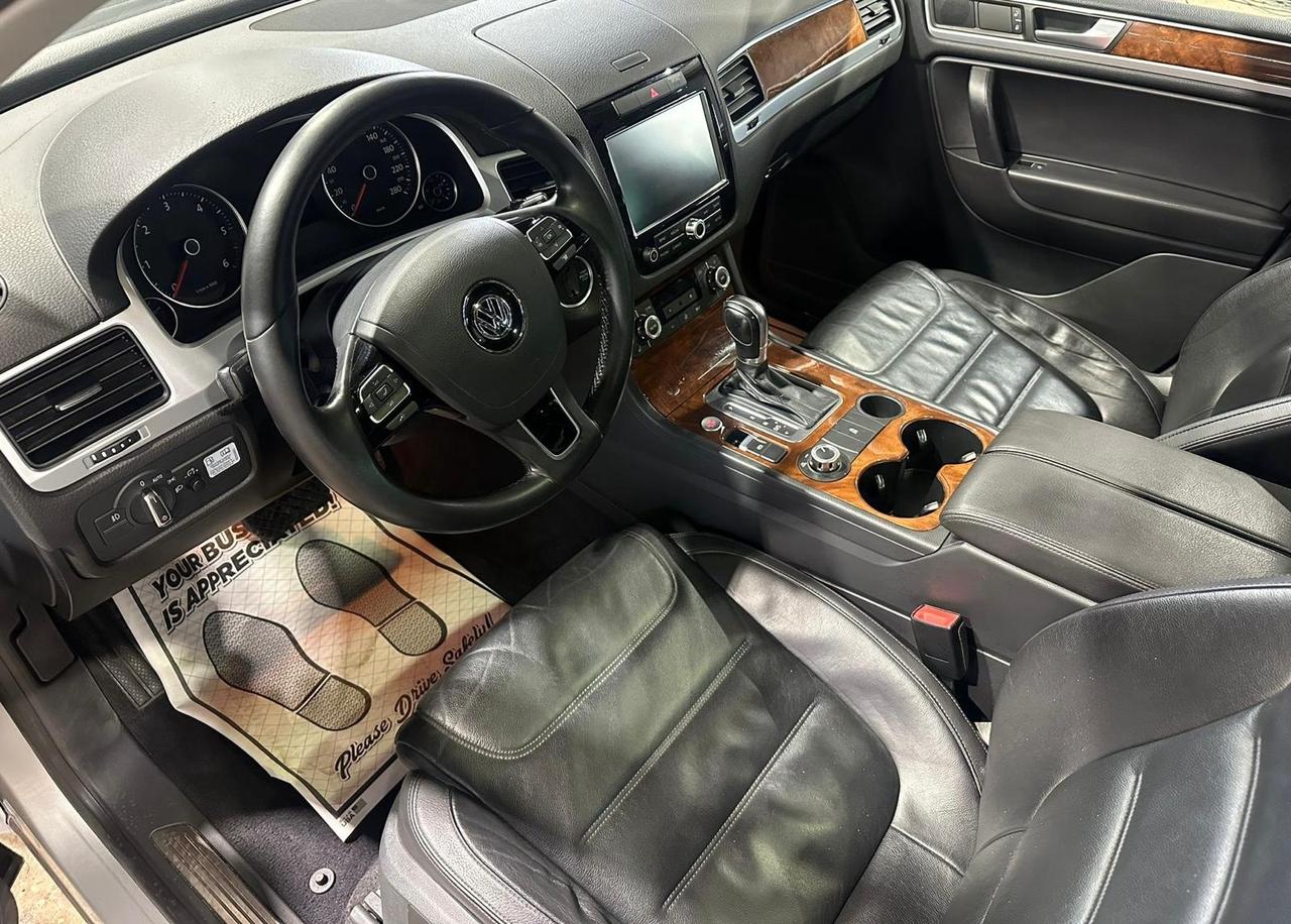 2013 Volkswagen Touareg DIESEL TDI/CLEAN CARRFAX/35+ SERVICE RECORDS/PANOR Photo