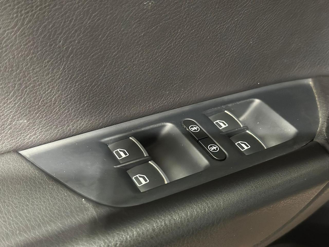 2013 Volkswagen Touareg DIESEL TDI/CLEAN CARRFAX/35+ SERVICE RECORDS/PANOR Photo