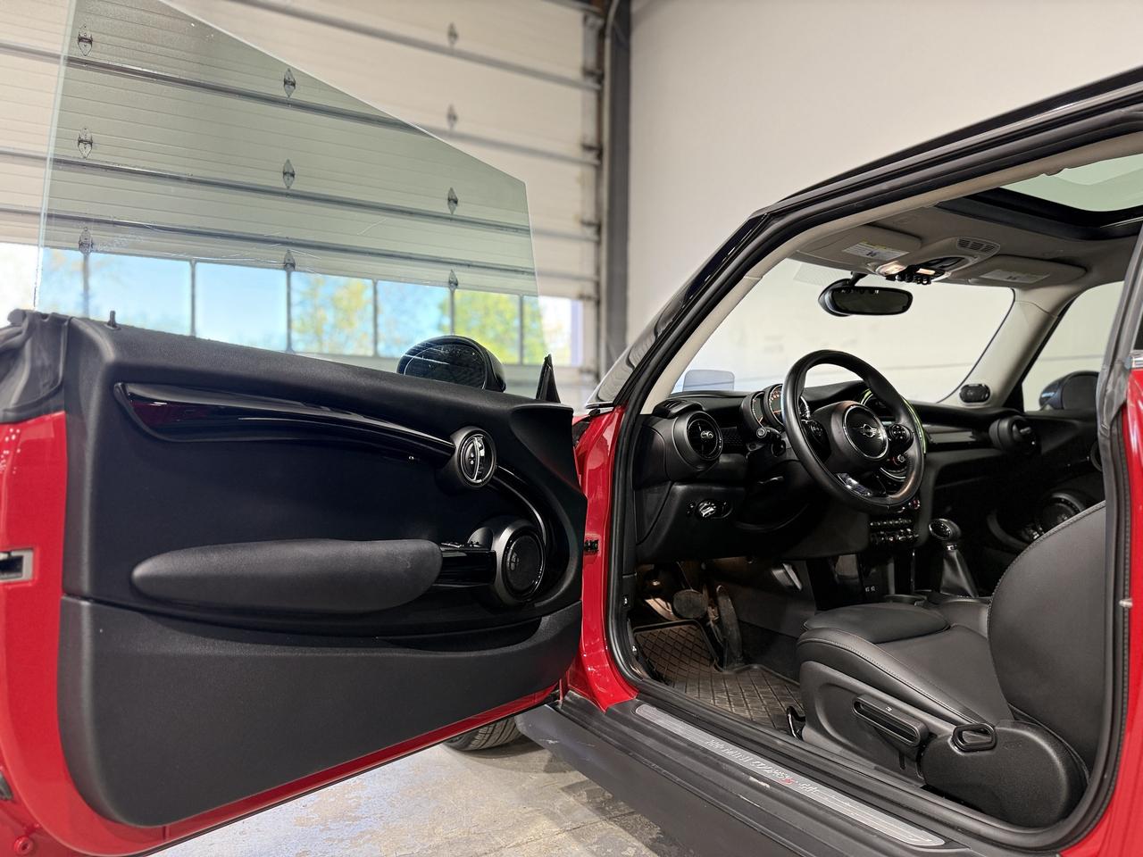 2019 MINI 3-Door Cooper S Photo