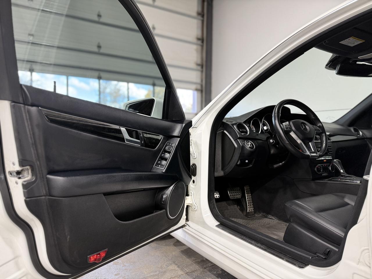 2013 Mercedes-Benz C-Class C300 4MATIC Photo