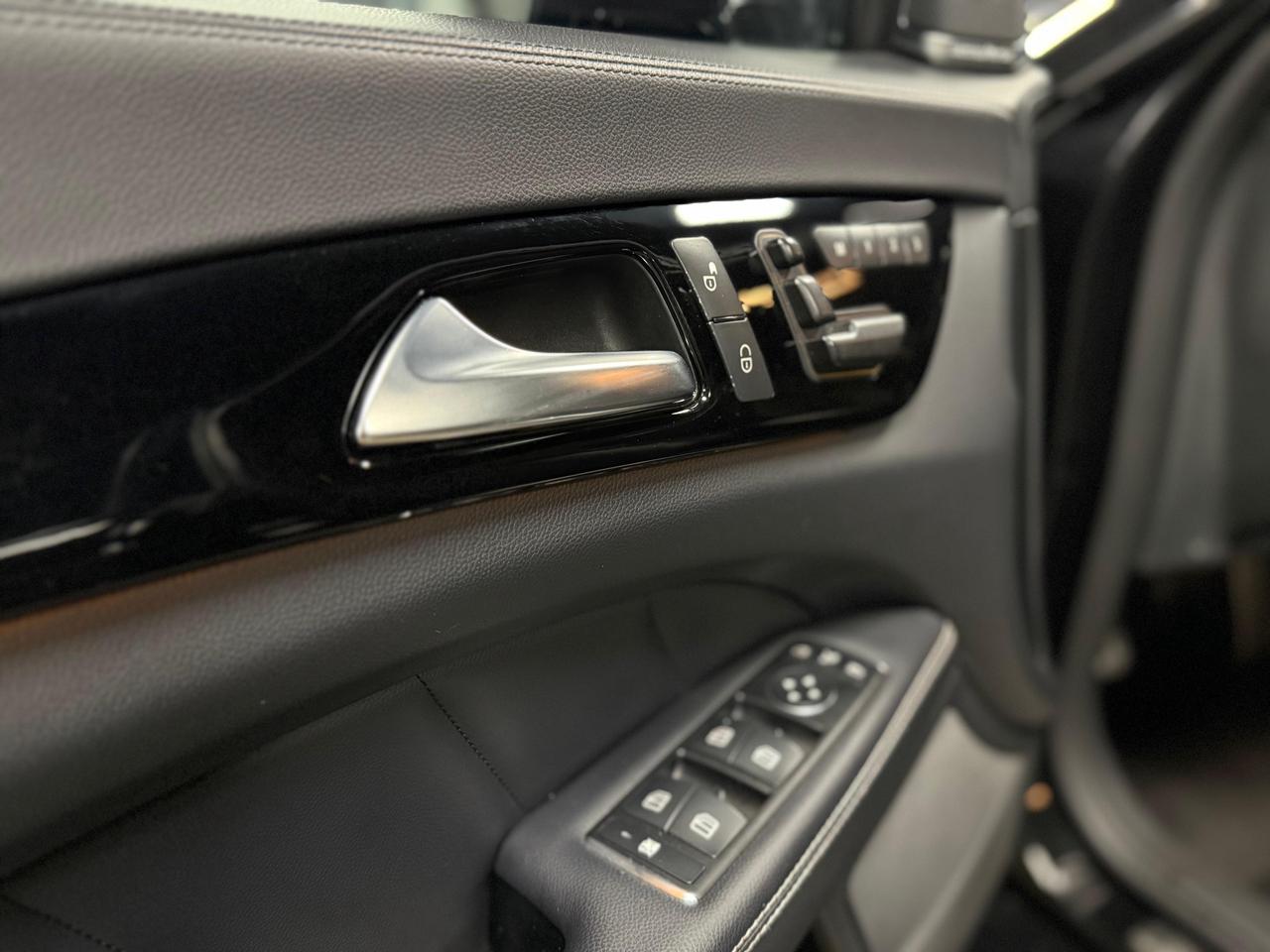 2014 Mercedes-Benz CLS-Class CLS550/MASSAGE SEATS/PIANO BLACK TRIM/20 INCH OEM Photo