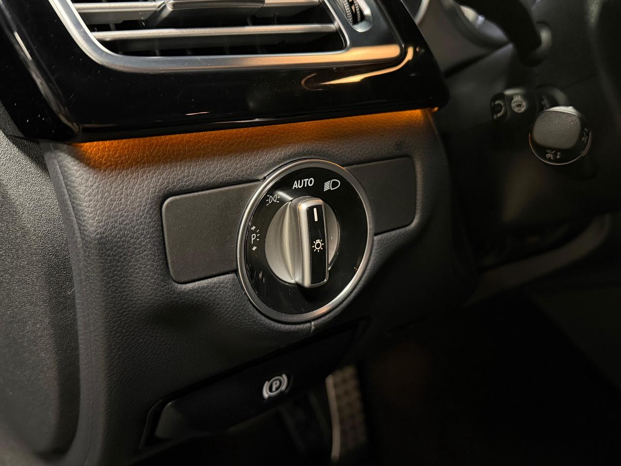 2014 Mercedes-Benz CLS-Class CLS550/MASSAGE SEATS/PIANO BLACK TRIM/20 INCH OEM Photo