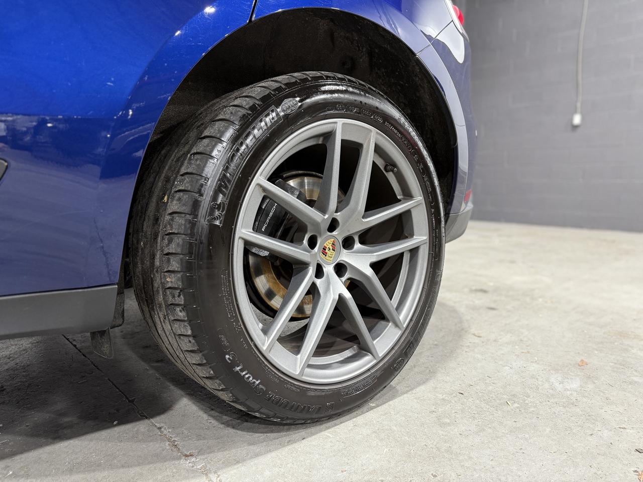 2022 Porsche Macan Base Photo