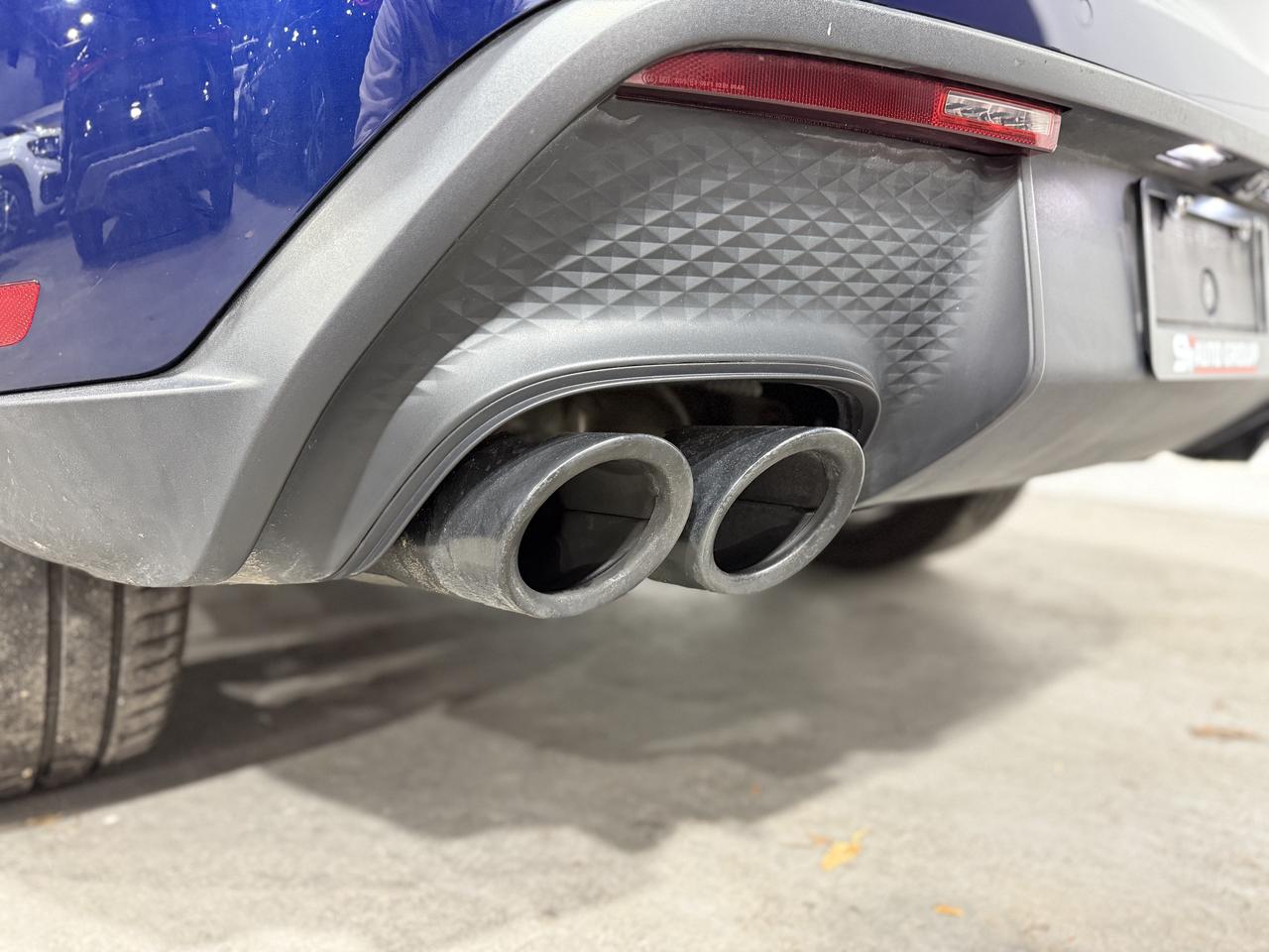 2022 Porsche Macan Base Photo