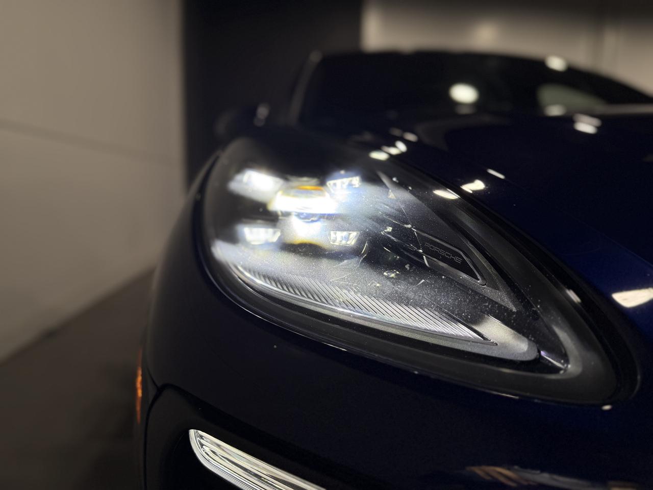 2022 Porsche Macan Base Photo