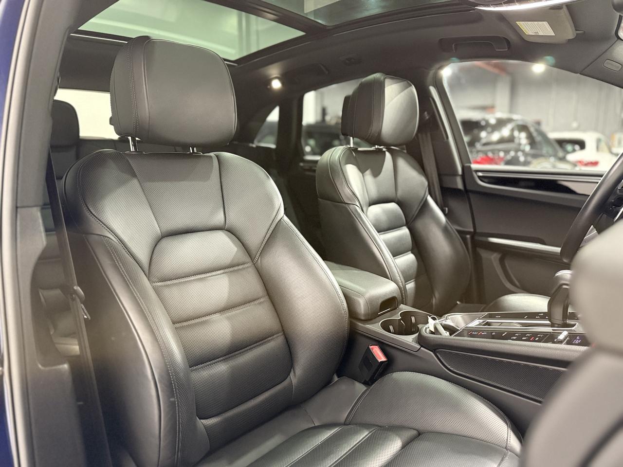 2022 Porsche Macan Base Photo