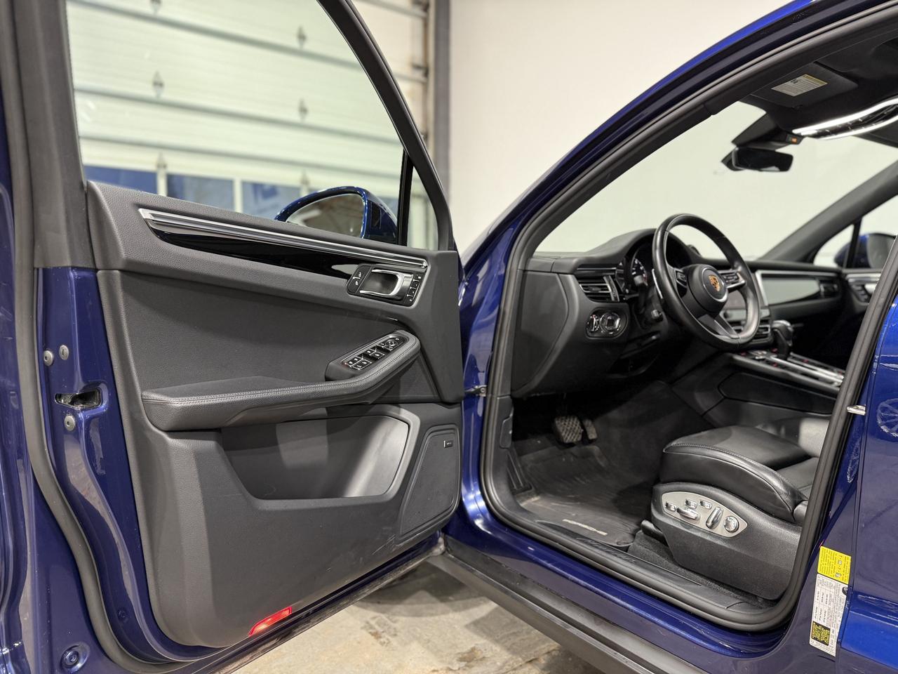 2022 Porsche Macan Base Photo