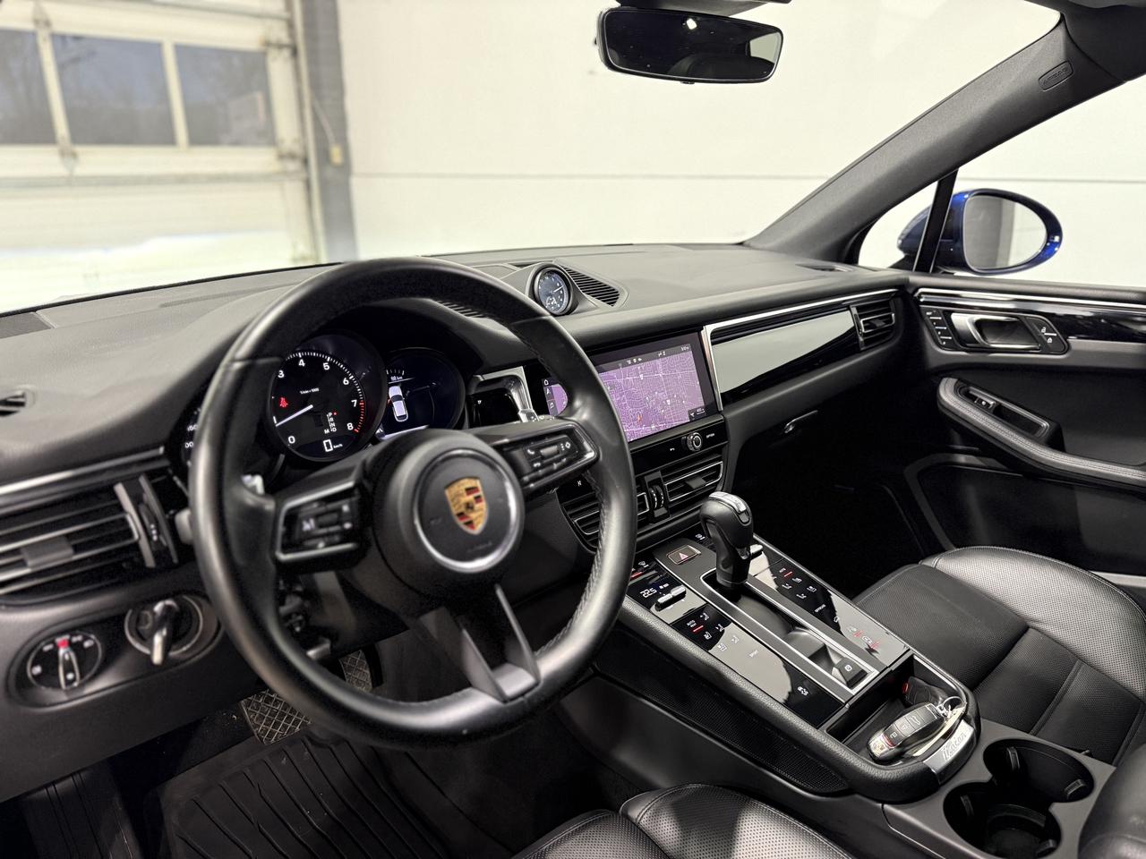 2022 Porsche Macan Base Photo