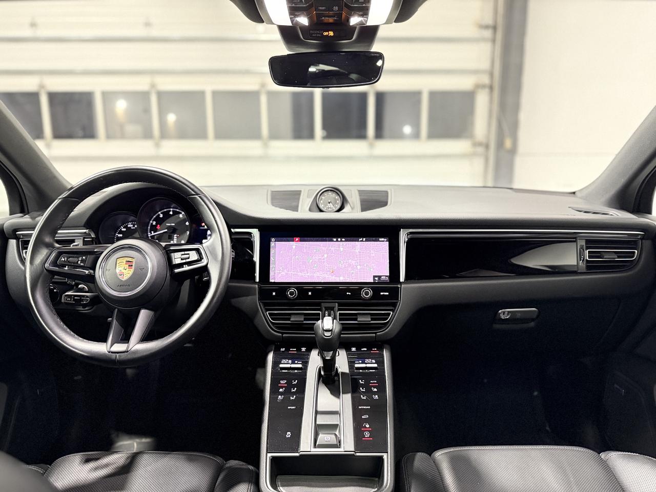 2022 Porsche Macan Base Photo