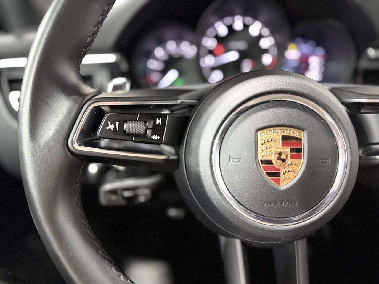 2022 Porsche Macan Base Photo