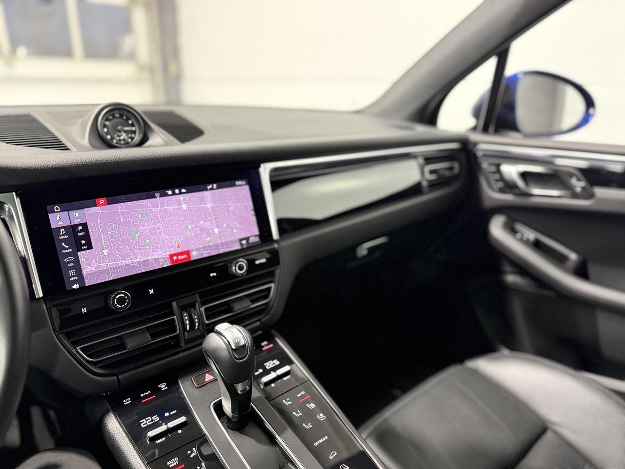 2022 Porsche Macan Base Photo