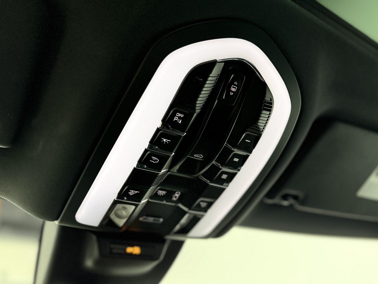 2022 Porsche Macan Base Photo