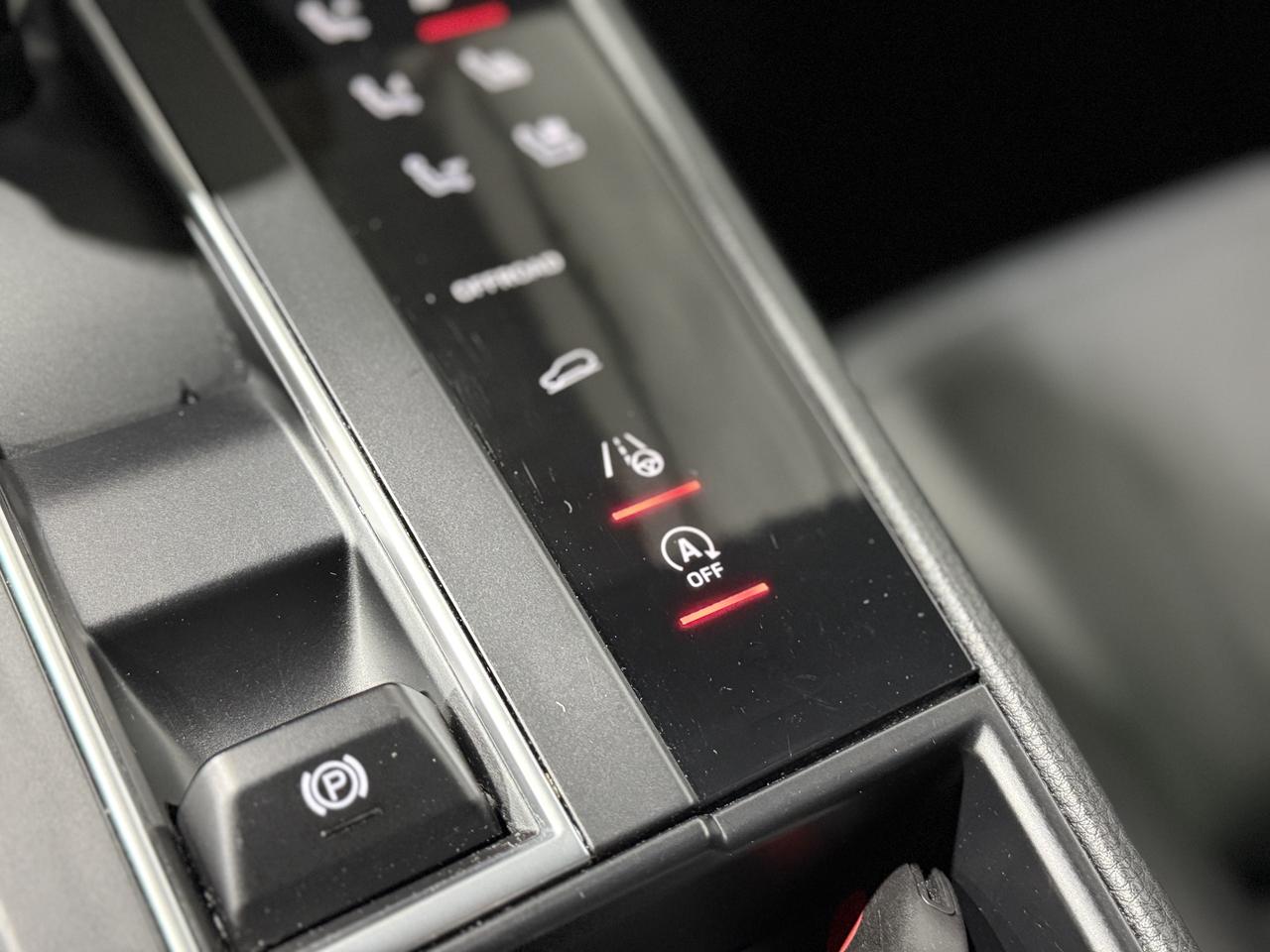 2022 Porsche Macan Base Photo