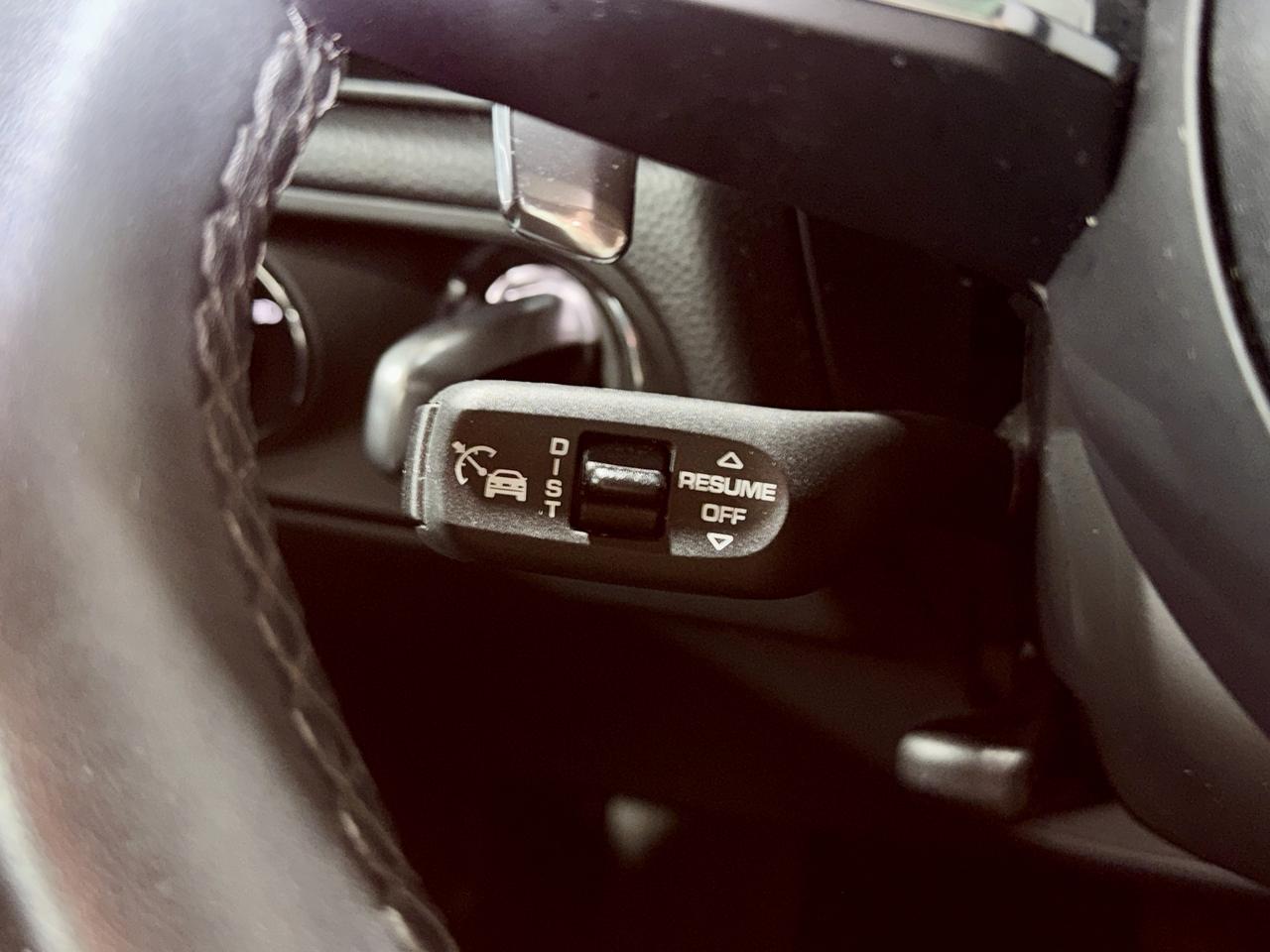 2022 Porsche Macan Base Photo