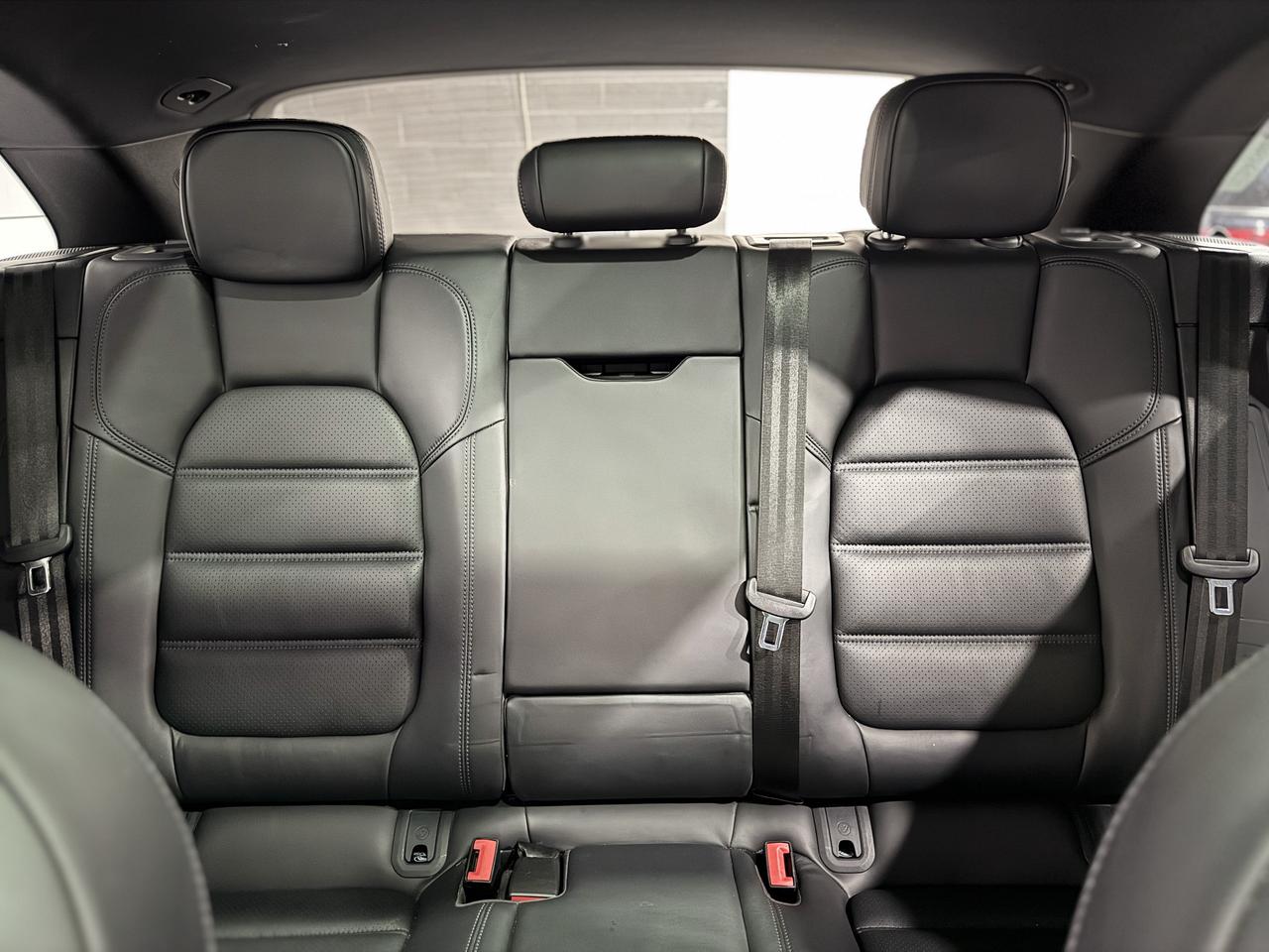 2022 Porsche Macan Base Photo