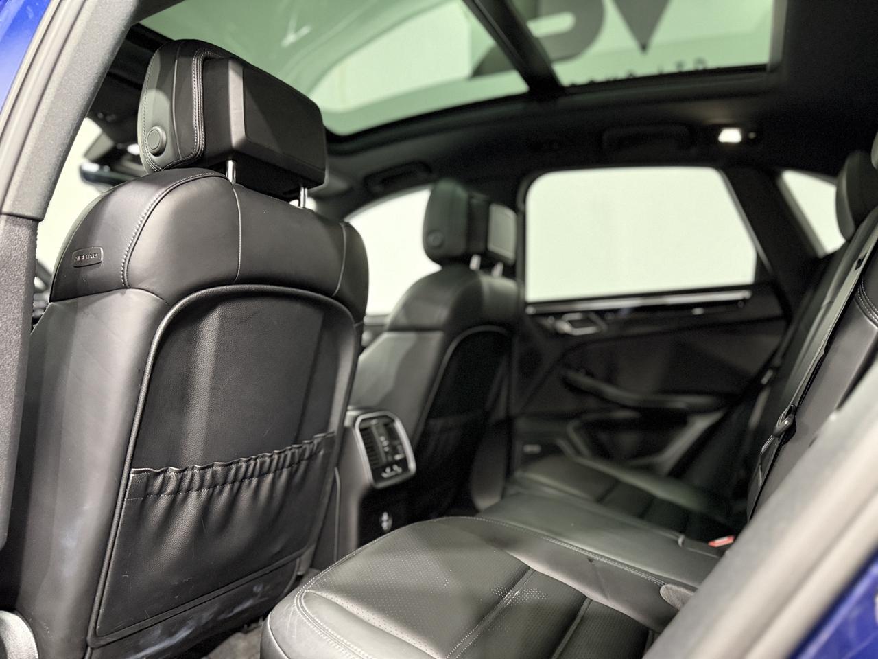 2022 Porsche Macan Base Photo