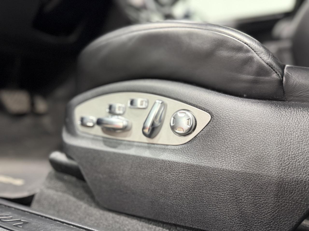 2022 Porsche Macan Base Photo