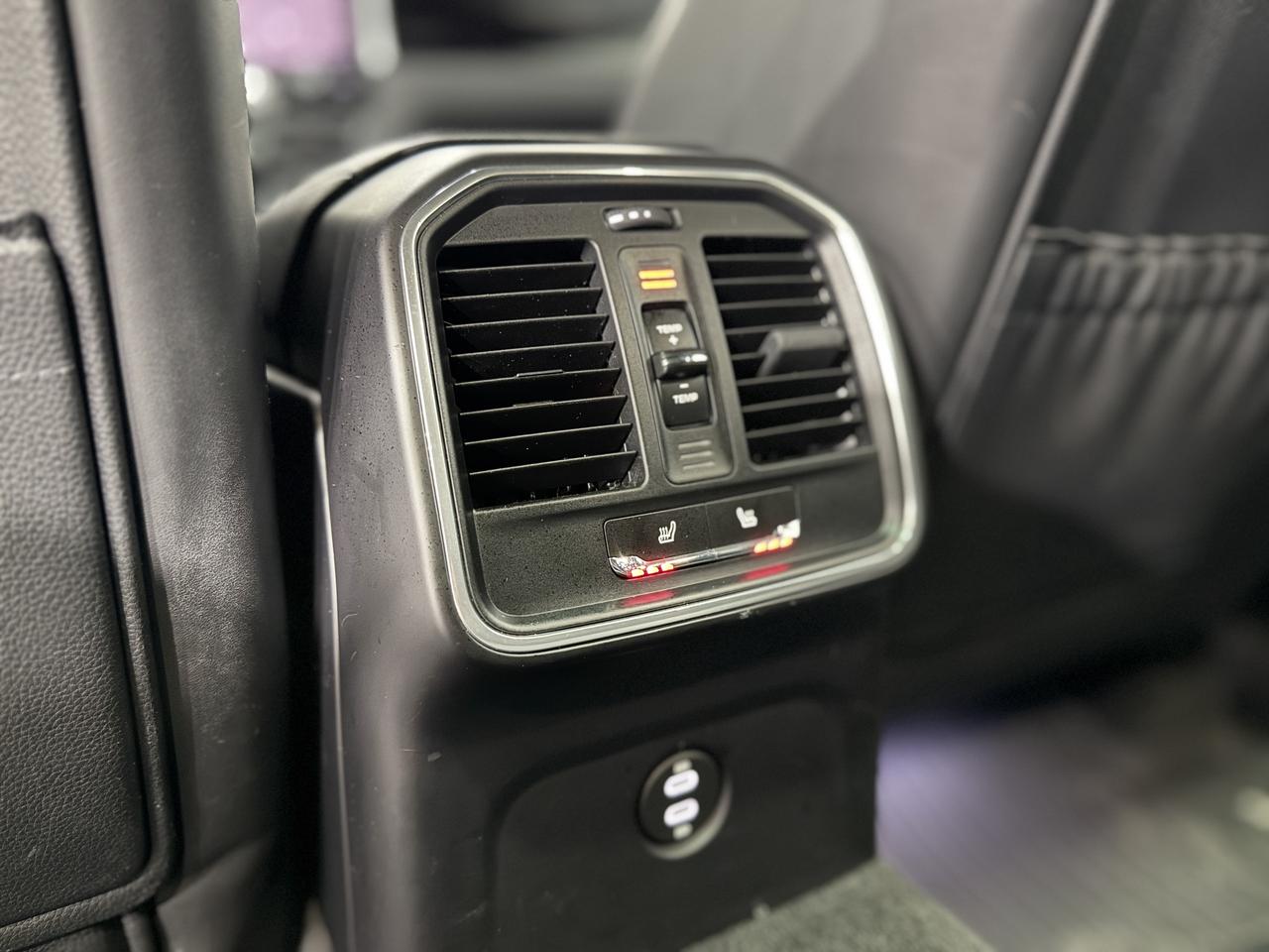 2022 Porsche Macan Base Photo